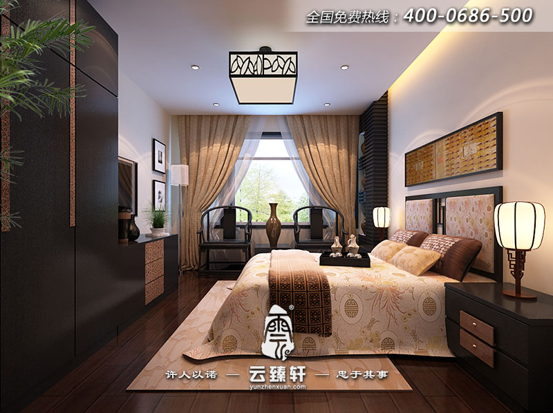小戶型的臥室裝修的很有古典韻味，中式氣息濃厚